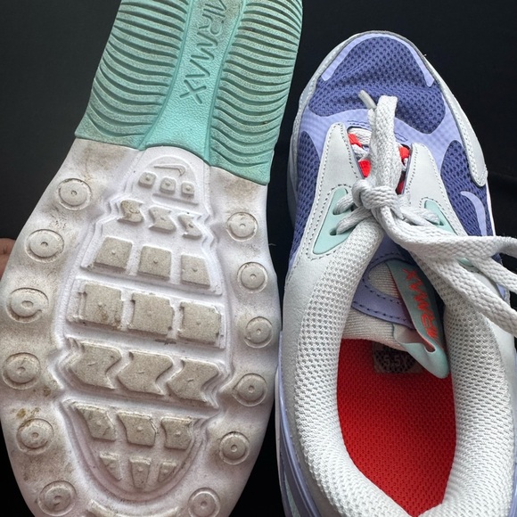 Nike Air Max 200 - Women’s US 7.5 or Girls/Boys 5.5 / - Pre-Owned - Picture 4 of 8